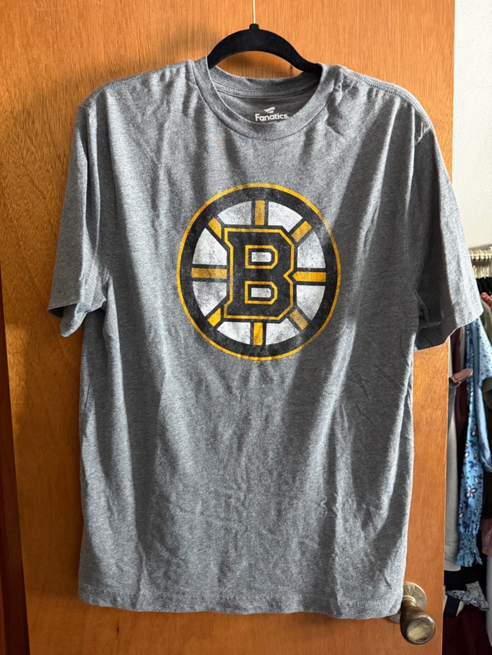 Fanatics Gray T-Shirt with Bruins Emblem
